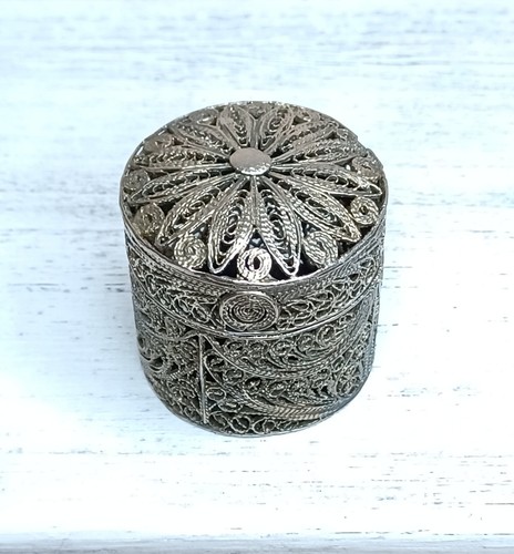 VTG Filigree Trinket Box Jewelry Box Pill Container Small Round Silver Tone