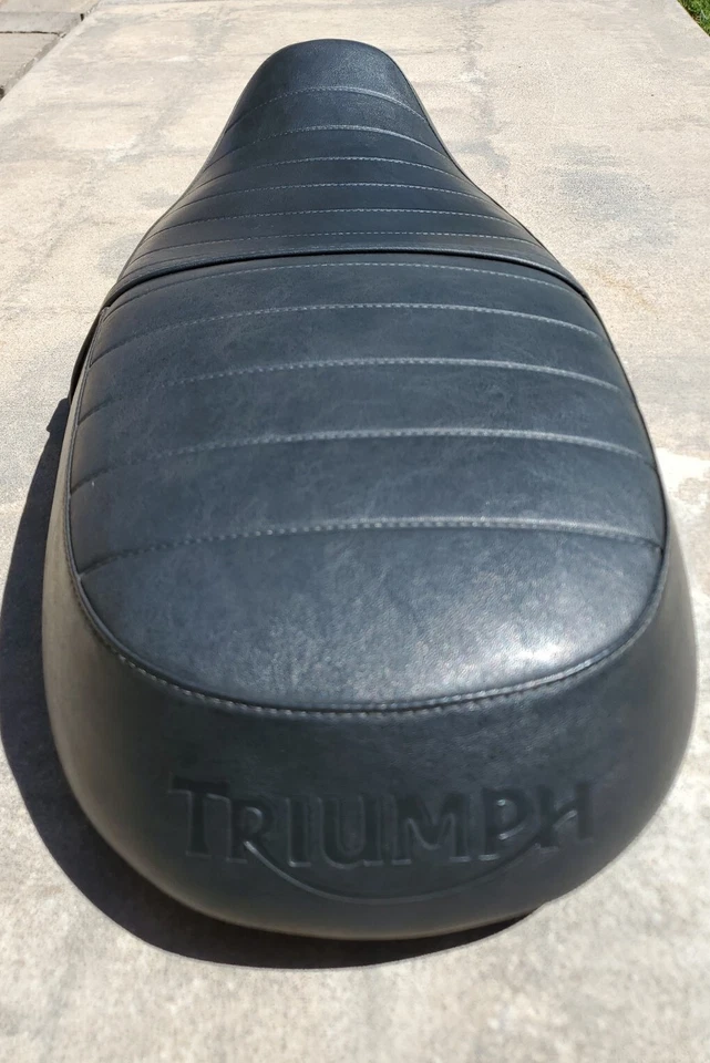 Triumph Bonneville T100 SE 1996-2009 asiento genuino OEM 2302416 Foto 2 de 4