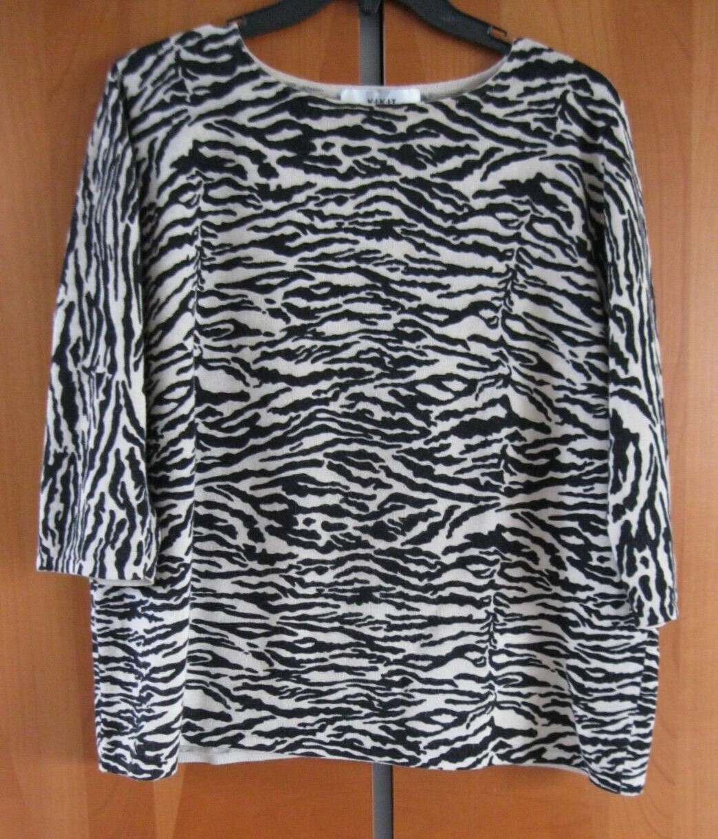 REDUCED $3.00  Women's K.I.K.I.T Sweater, Black & Beige , 3/4 Sleeve, Size XL