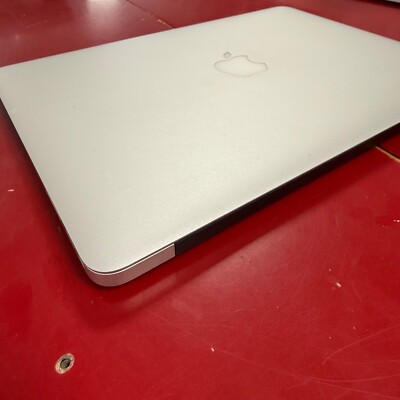 Apple MacBook Air (13-inch, Early 2014 | Intel Core i7 | 8 GB Ram