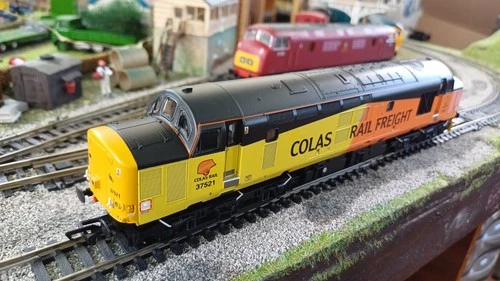 Bachmann Class 37/4 37421 Colas Rail Freight OO Gauge Diesel Locomotive (32-389)