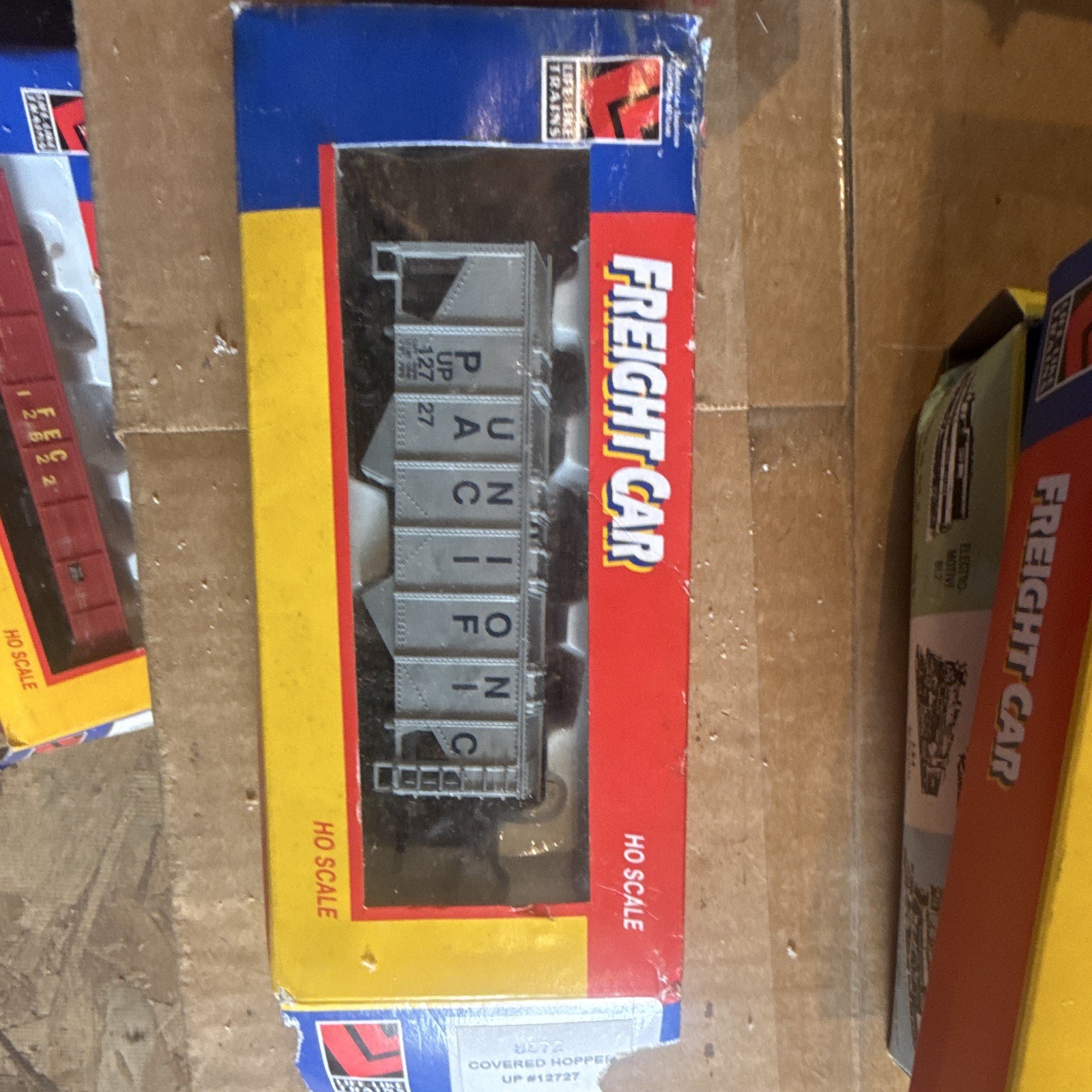 Life-Like Union Pacific Covered Hopper HO 1:87 Gray Black Analog 8572