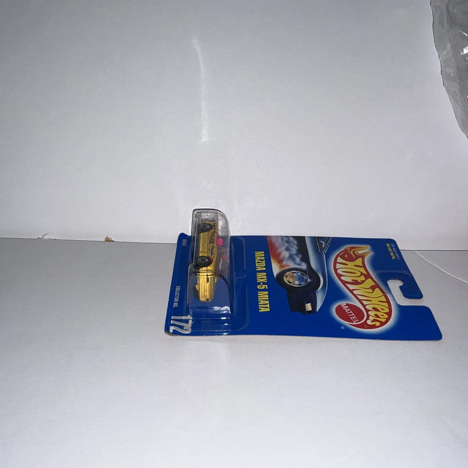 Tarjeta azul Hot Wheels #172 Mazda MX-5 Miata amarilla con ruedas co-moldeadas - nueva en paquete Foto 4 de 4