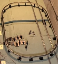 N-scale model railroad track (viaduct / elevated track lot)