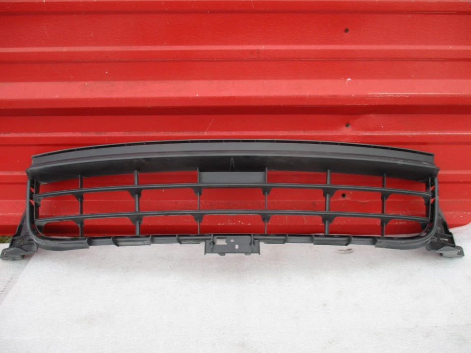 2018 2019 2020 2021 PORSCHE PANAMERA FRONT BUMPER LOWER GRILLE OEM USED - Image 2 of 4