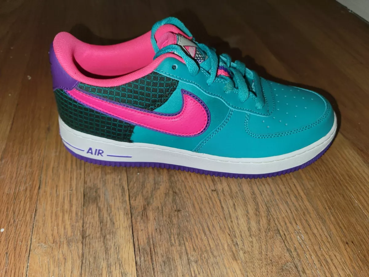 Teal and purple nikes 2025