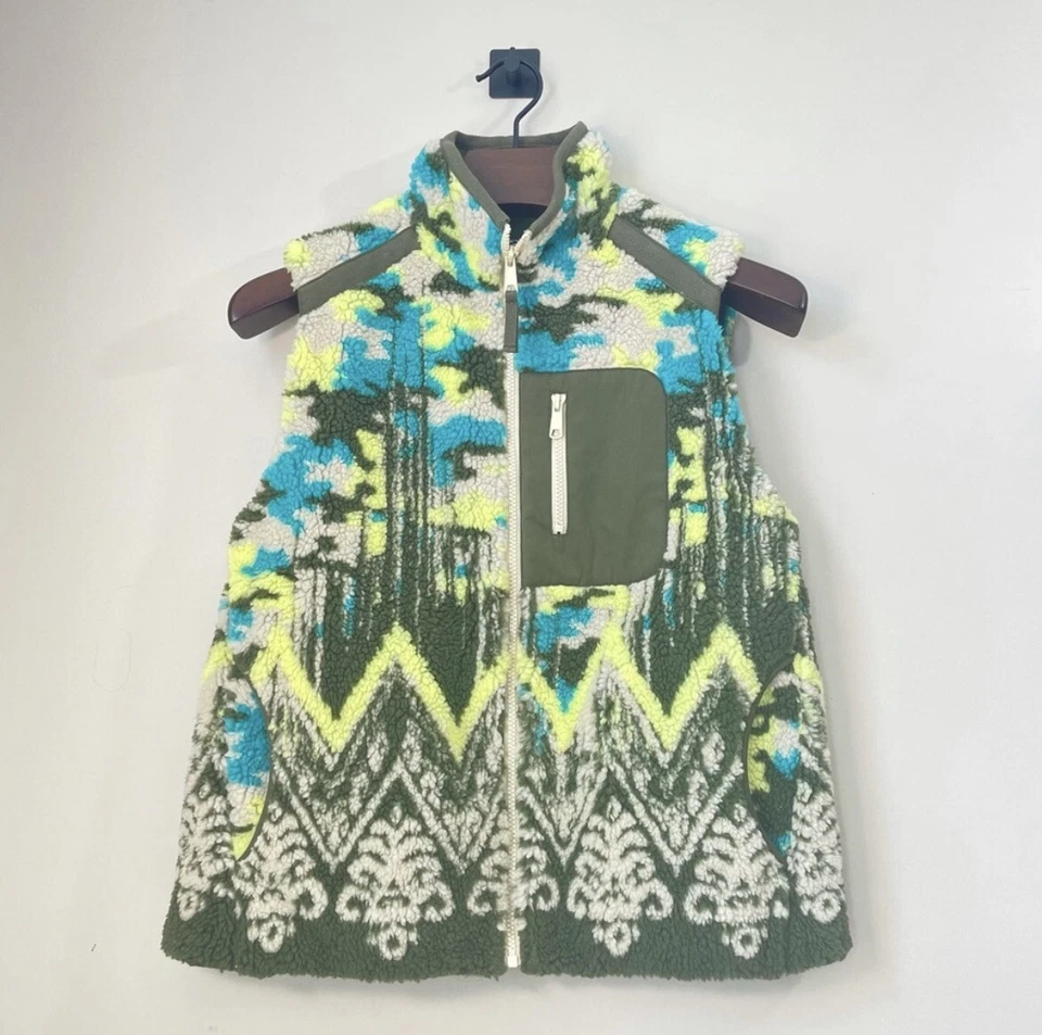 NUEVO CON ETIQUETAS Anthropologie | Chaleco polar Pilcro Sherpa pequeño motivo verde $198 Boho nórdico Foto 3 de 4