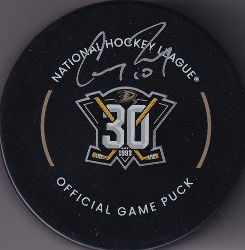 BECKETT COREY PERRY SIGNED ANAHEIM DUCKS REAL GAME MODEL PUCK 1W418044