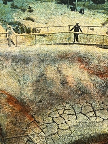 Foto postal antigua de Yellowstone Man Views volcán de barro Haynes Wyoming c1920 - Imagen 4 de 5
