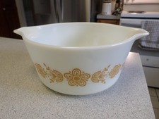 Pyrex Corelle BUTTERFLY GOLD  White Backgroun...
