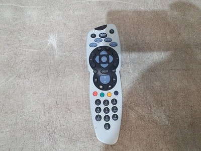 Sky Fernbedienung für Sky+ Box TV URC 1651-00R01 grau Mediaplayer