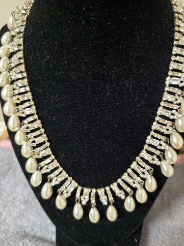 VINTAGE BEAUTY FAUX PEARL DROP AND CRYSTAL BAGUETTE NECKLACE