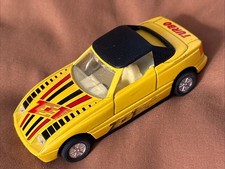 BMW pressofusa gialla senza marchio con motore Pull-N-Go ad attrito.