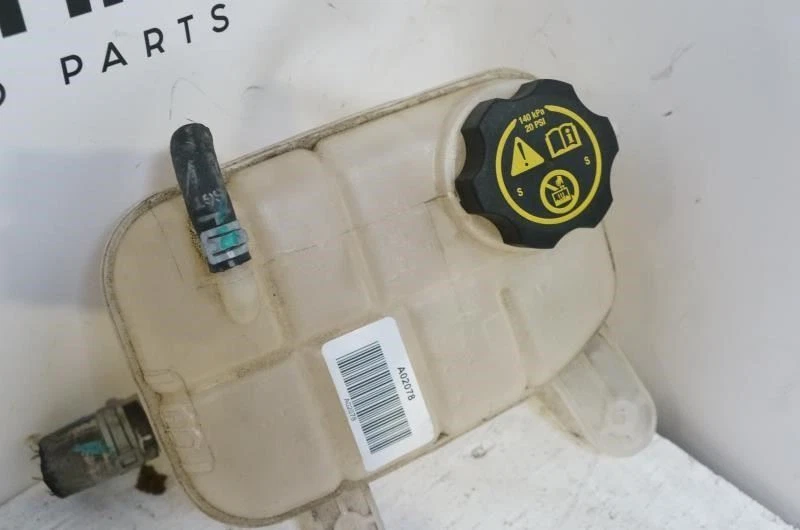 Chevrolet Trax 2015 botella de depósito de refrigerante de radiador 95269001 fabricante de equipos originales Foto 4 de 4