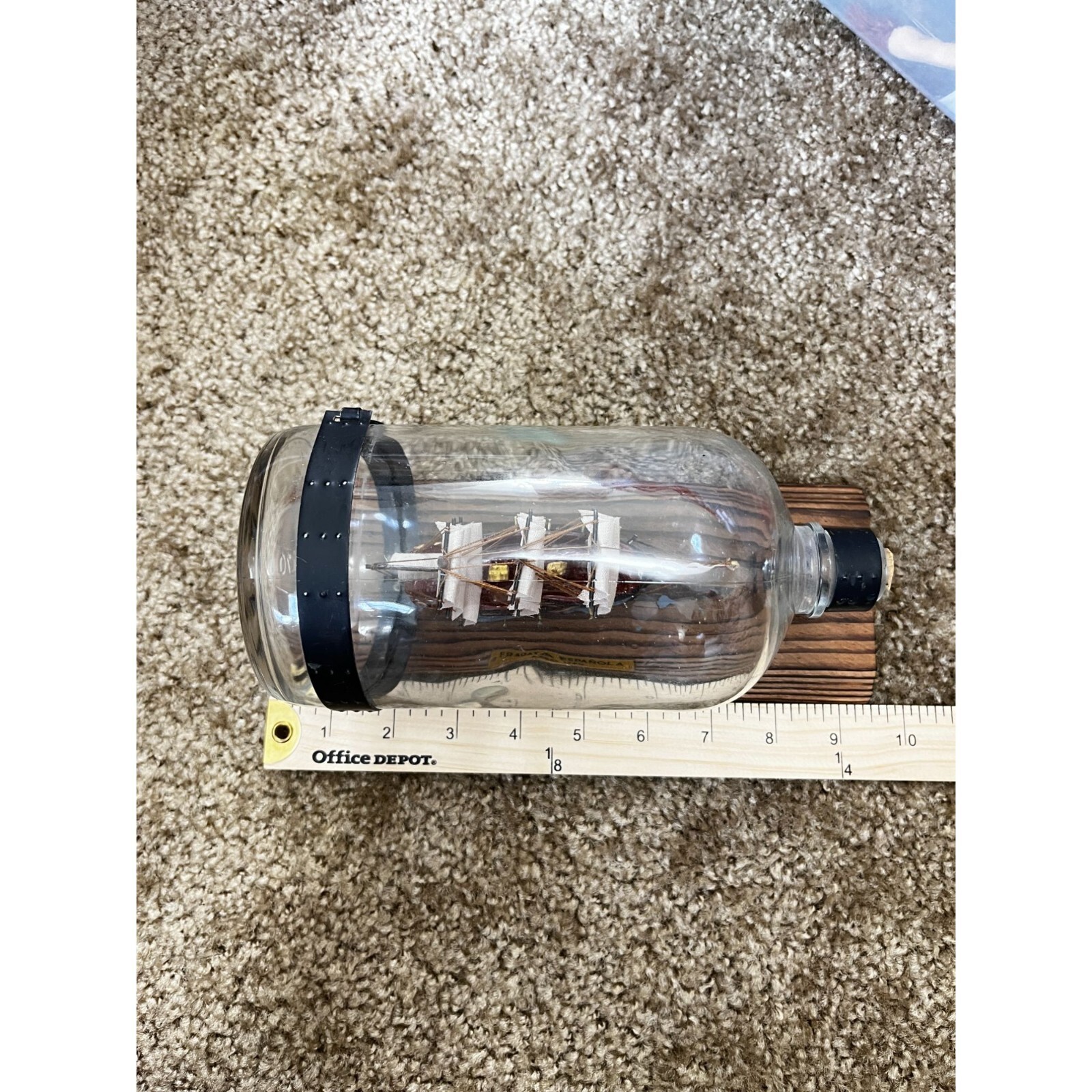 1780 Fragata Espanola Boat in a glass bottle on a wooden base, Made in