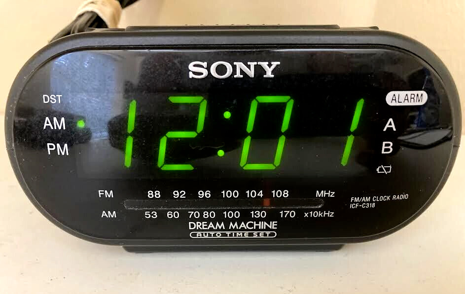 Sony Dream Machine ICF C318 AM FM Alarm Clock Radio Auto Time Set Black TESTED
