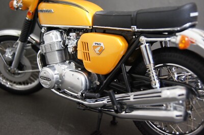 Honda CB750K0 candy gold 1/6 made by Minichamps cast iron