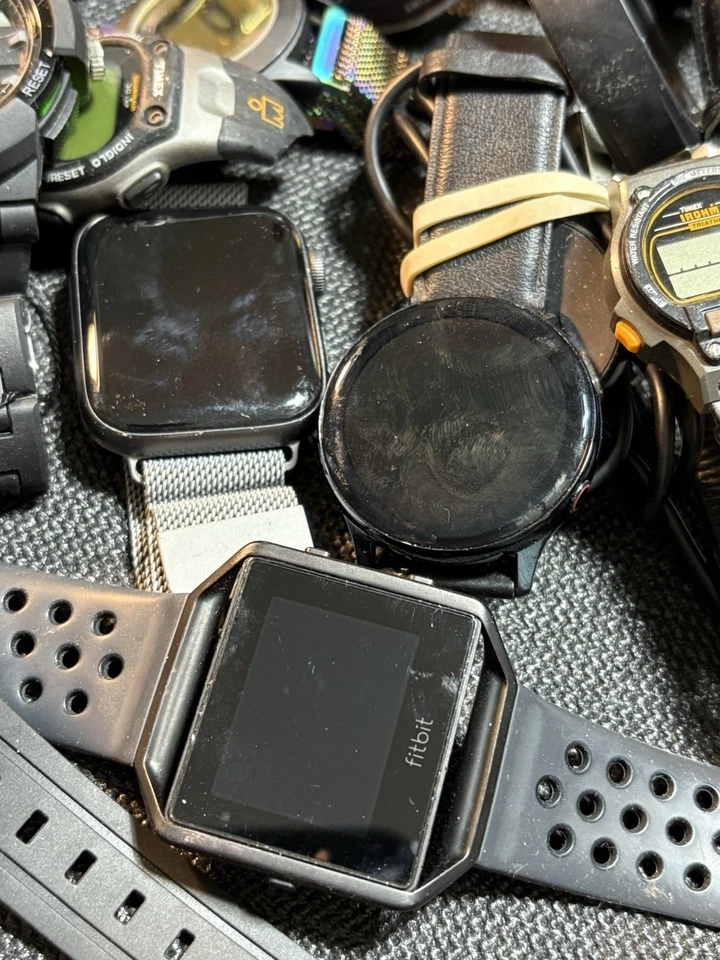 Lote de (35) relojes digitales/fitness Apple, Samsung, Timex, Ironman, Fitbit sin probar Foto 3 de 4