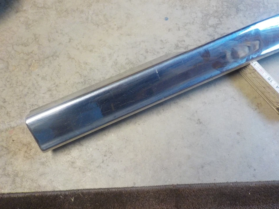 Barra de parachoques central trasera Chevrolet 1963 Impala/Bel-air/Biscayne original. Foto 4 de 4