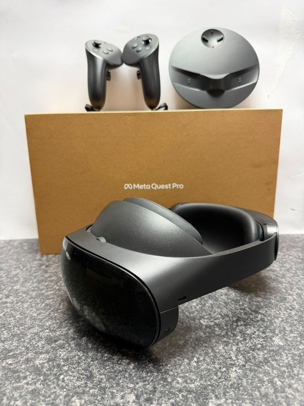 META Quest Pro 256GB VR Headset