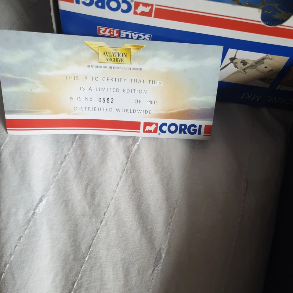 HAWKER HURRICANE MK I Nº1 SQN P3109/JX-T RAF WITTERING, 1939 - CORGI AA32012 Foto 3 de 4