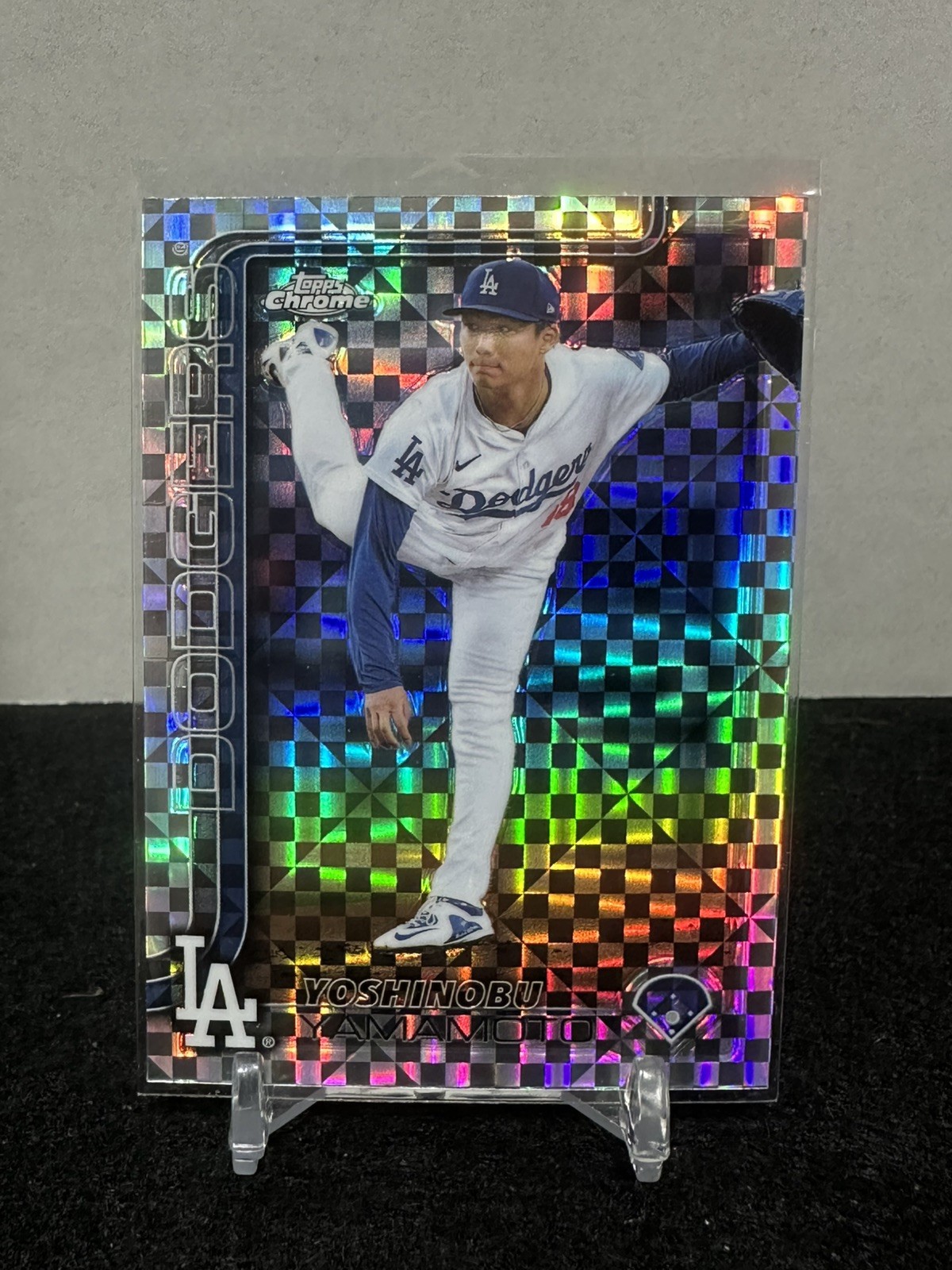 2025 Topps Chrome - Yoshinobu Yamamoto #179 X-Fractor Los Angeles Dodgers