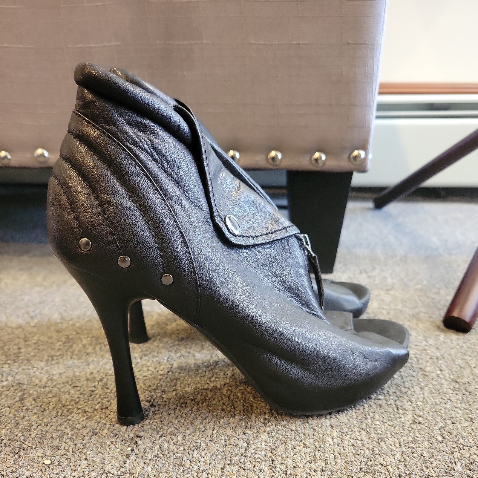 B. Makowsky Black Leather Peep Toe Bootie Sandals Heels 8