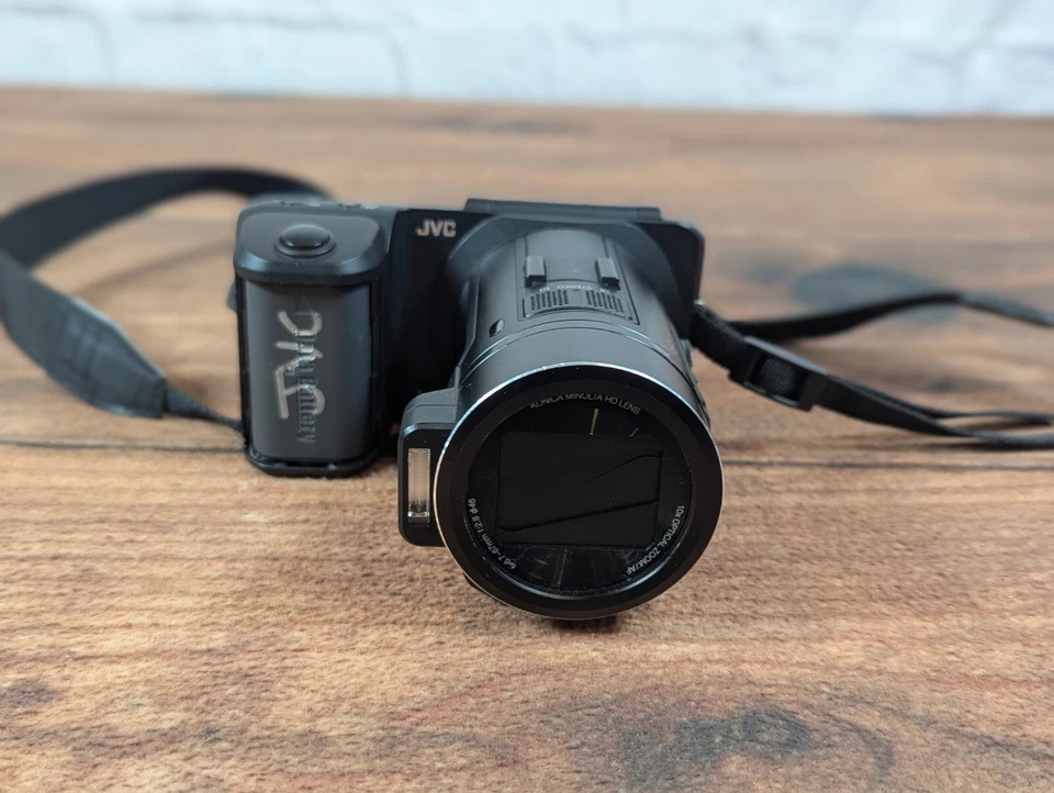 Гибридная видеокамера JVC GC-PX10 12,0 мегапикселя с HD-памятью, CMOS-датчик, 10-кратная оптическая - Изображение 2 из 4