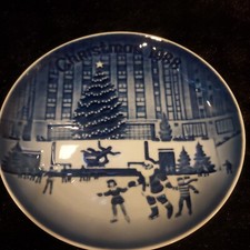 B&G Christmas Eve at Rockefeller Center 1988 Plate Christmas in America Hand Pai