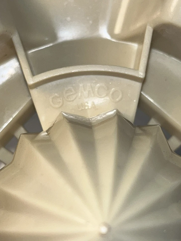 Exprimidor de limón vintage tapa de almendras con base de tarro de vidrio Gemco capacidad 12 oz EE. UU. Foto 2 de 4