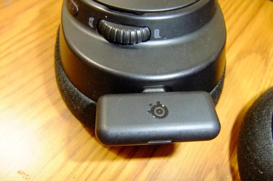 SteelSeries Arctis Nova 7 Wireless Multi-Platform Gaming Headset - Image 2 of 4