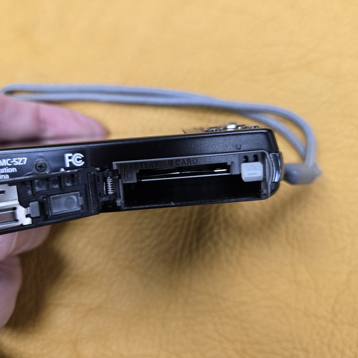 【美品】Panasonic LUMIX DMC-SZ7　ブラック　海外版 Panasonic LUMIX DMC-SZ7 Digital Camera (Black) DMC-SZ7K B&H