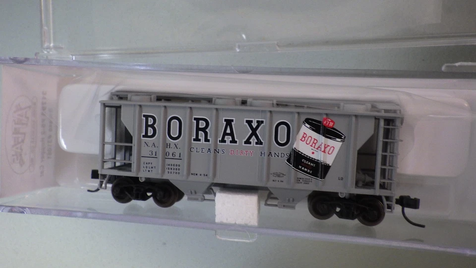 N-Scale Atlas 2-Bay PS2 Covered Hopper BORAXO in Box New MTL's - Image 2 of 3