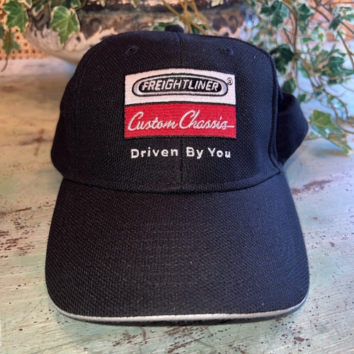 Freightliner Custom Chassis Black Trucker Ball Cap Hat Driven By You NEW - 第 1/5 張圖片