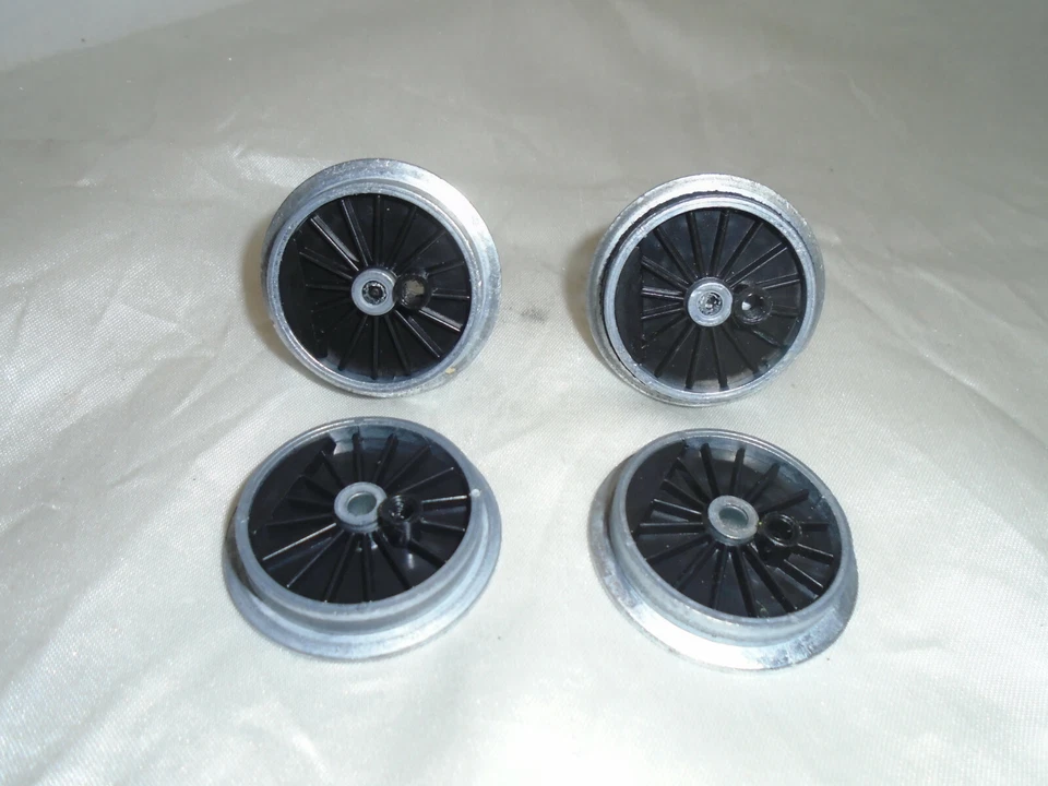 Lionel Modern Era Steamer Drive Wheel Set With Axles for 4-4-2 Type Locomotives - Image 3 of 4