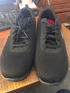 skechers restaurant shoes