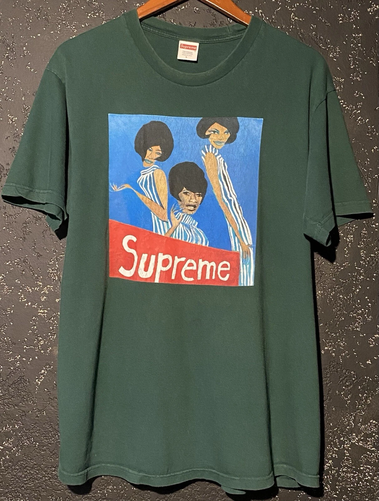 Tee shirt groupe SUPREME vert foncé taille L 22,5x29,5