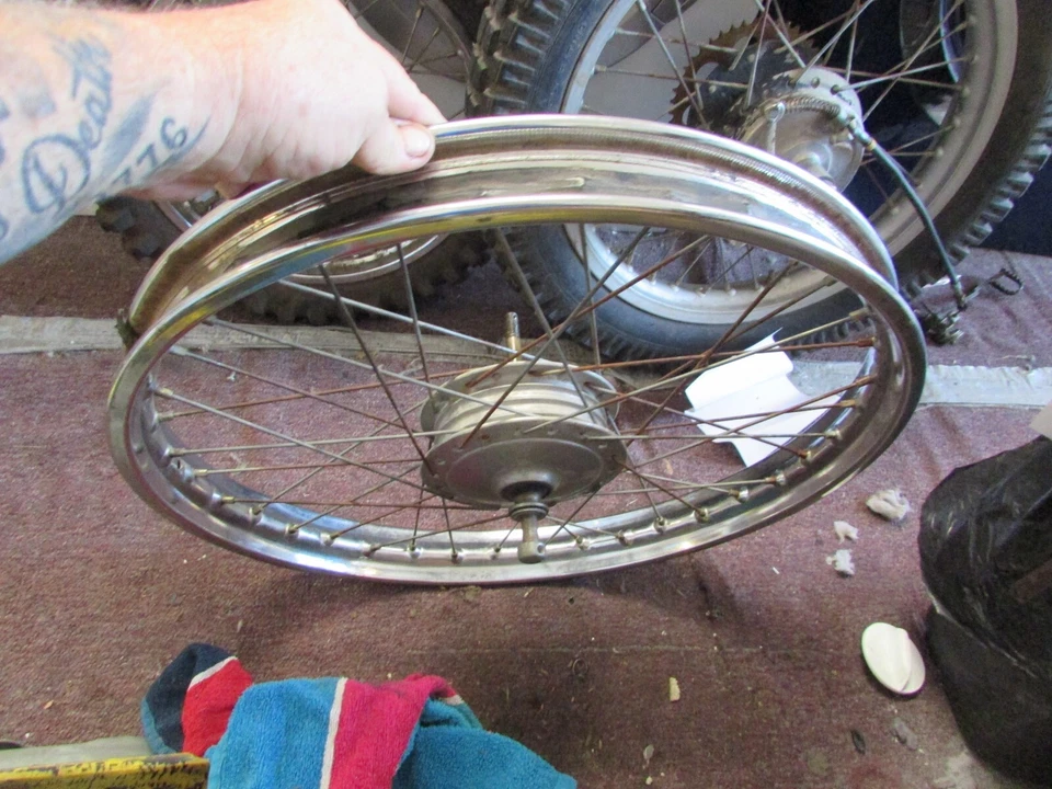 Buje de llanta de rueda delantera 1974 Honda MT125 ELSINORE MT125 74 OEM D.I.D llanta Foto 2 de 4