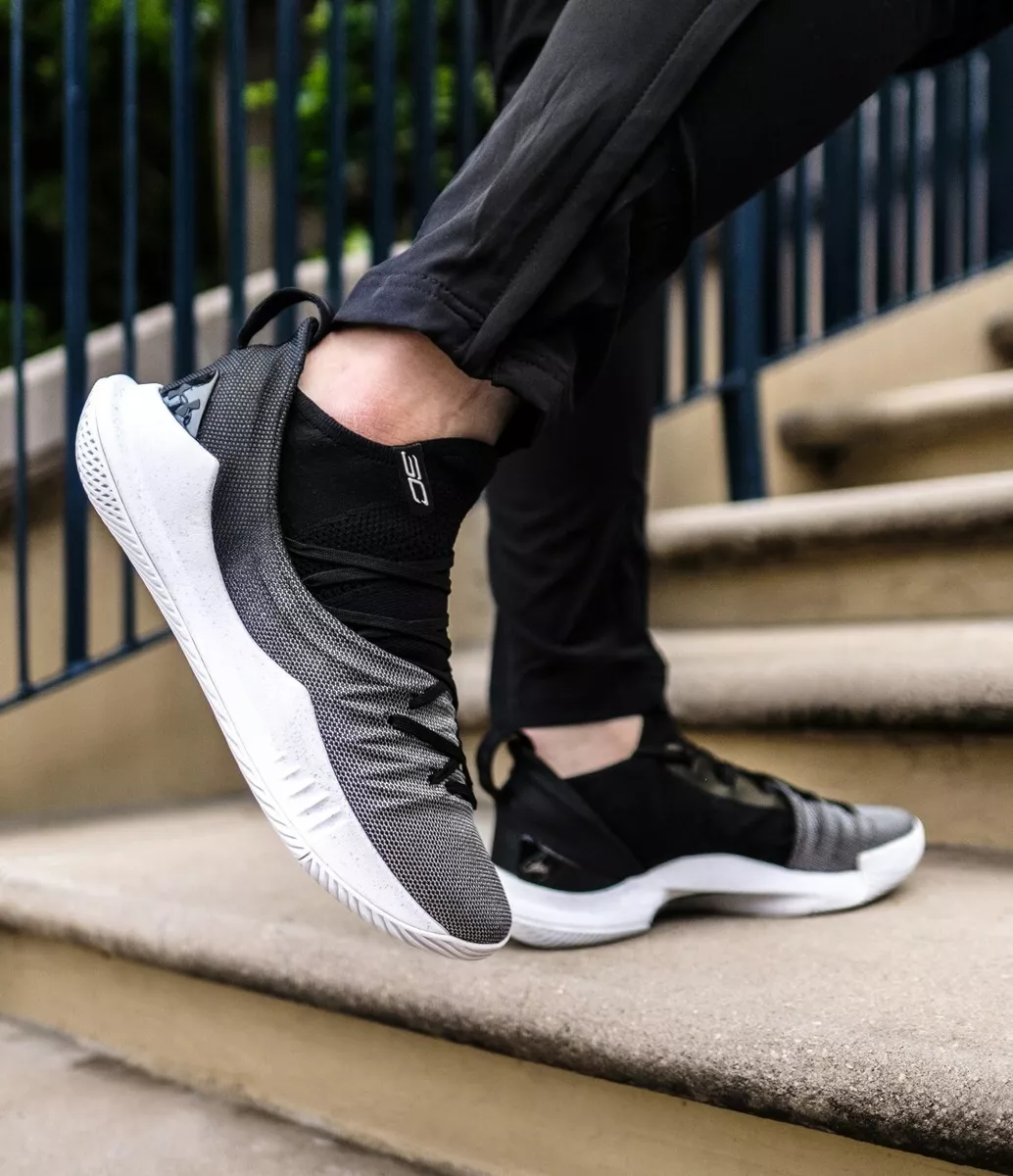 Under Armour Curry 5 V Black White Silver Grey 3020657 101 Steph Men s 11 Shoes