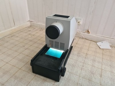 Vega tragbarer Projektor leuchtet unerprobt verkauft für Ersatzteile.
