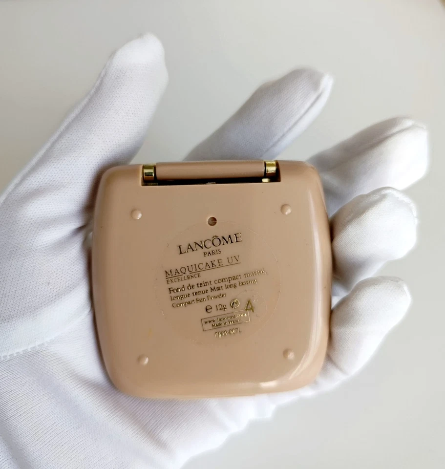 Protector solar compacto matificante Lancome Paris en polvo maquicake UV Francia Foto 3 de 4