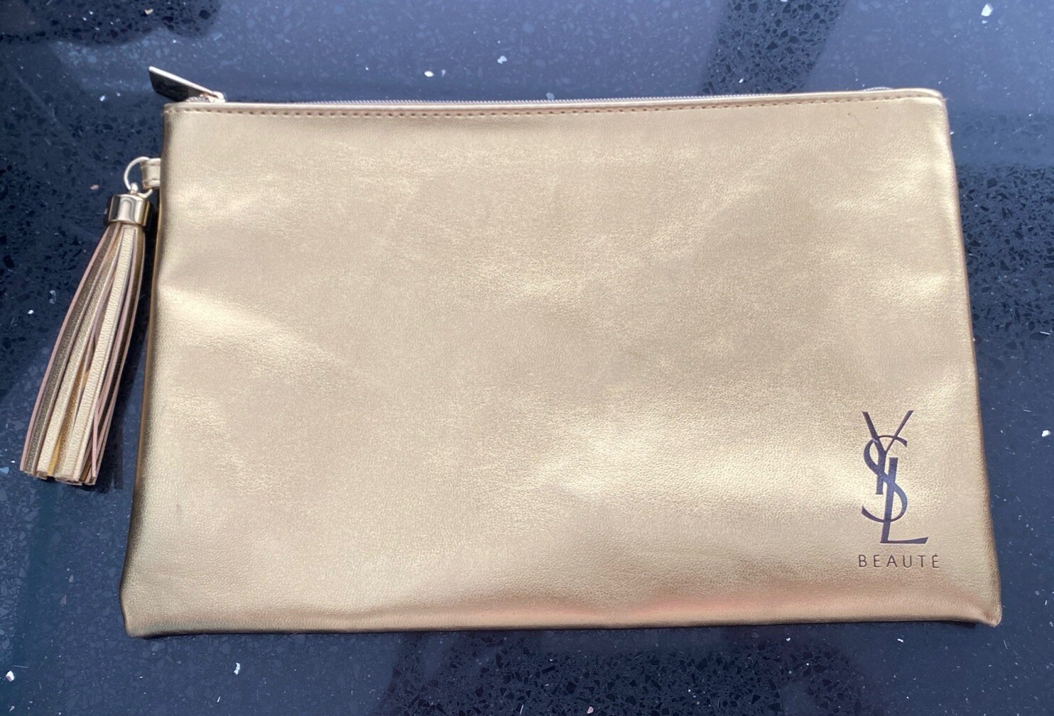 Yves Saint Laurent YSL Beaute borsa frizione cosmetica oro con nappa