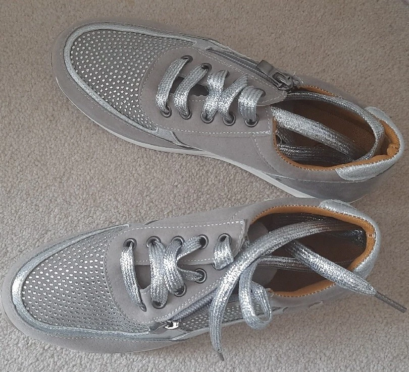 Sneakers without heels 2025