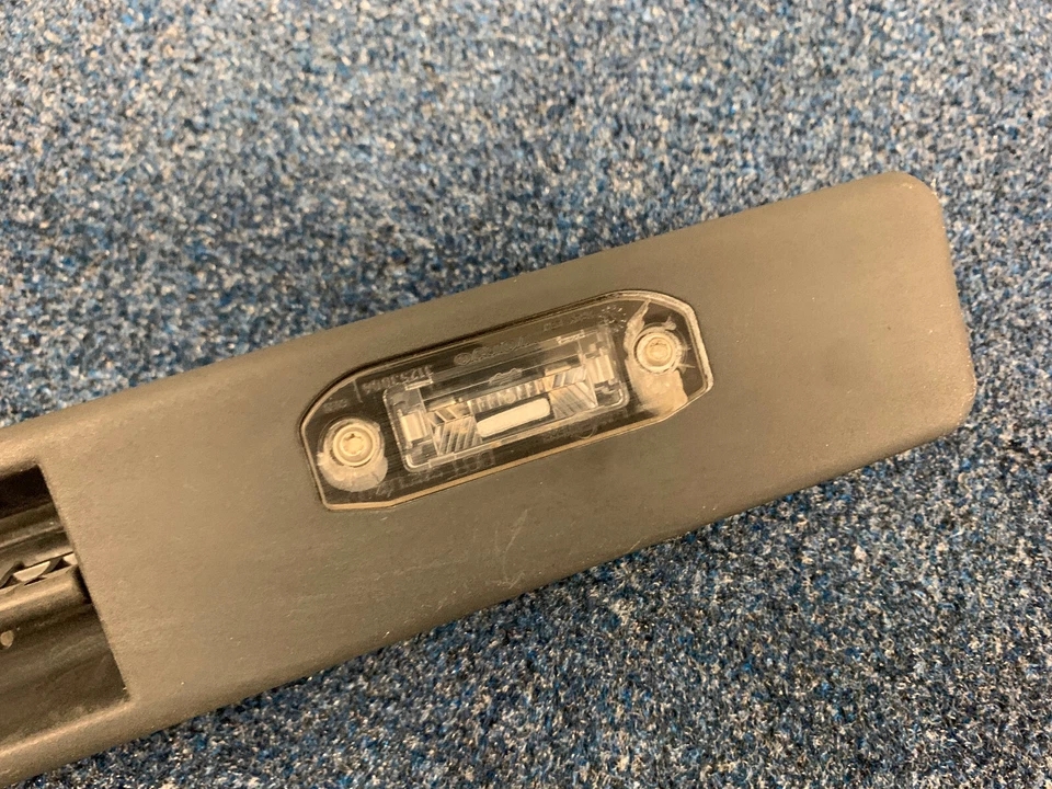 03-14 Volvo XC90 Rear Tail Gate Release Handle 31253018 - Image 3 of 4