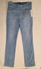 Gloria Vanderbilt Women's 8 Light Blue Amanda Slim Straight Pull On Jeans Pants