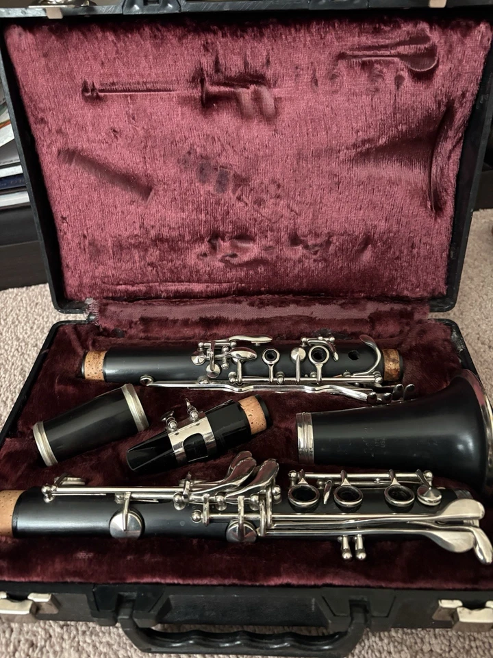 Clarinete Artley 17S modelo estudantil com estojo rígido usado - Imagem 2 de 3