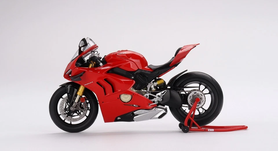 Ducati Panigale V4 S a escala 1:12 de True Scale Miniatures Foto 3 de 4
