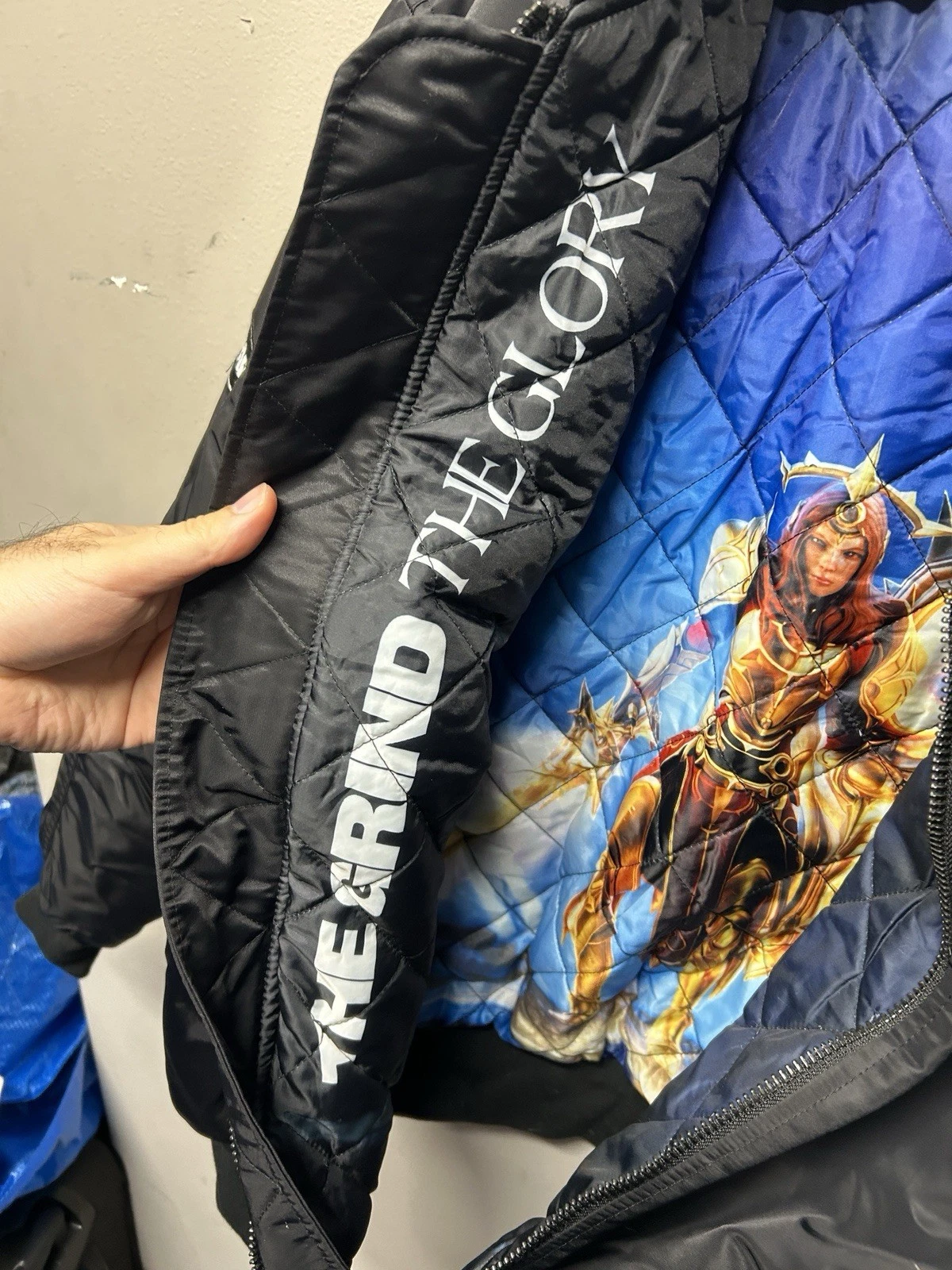 LEAGUE OF LEGENDS 2023 World Championships Korea Staff Bomber Jacket Large Riot image 6