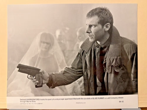 BLADE RUNNER 1982 Movie Press Kit with 17 Black and White Photos - Harrison Ford