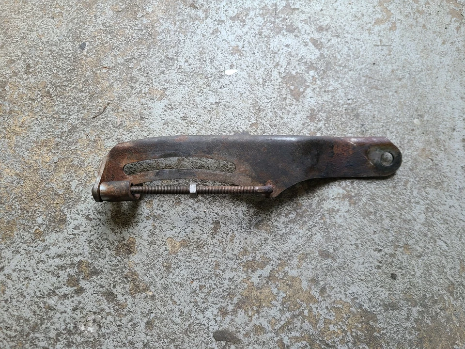 Кронштейн натяжителя генератора 1987-1992 Toyota Supra MK3 - Изображение 2 из 3